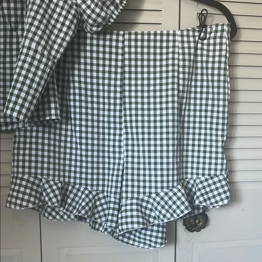 set of puff sleeve Top and ruffle Shorts Set size L green color - Picture 3 of 9